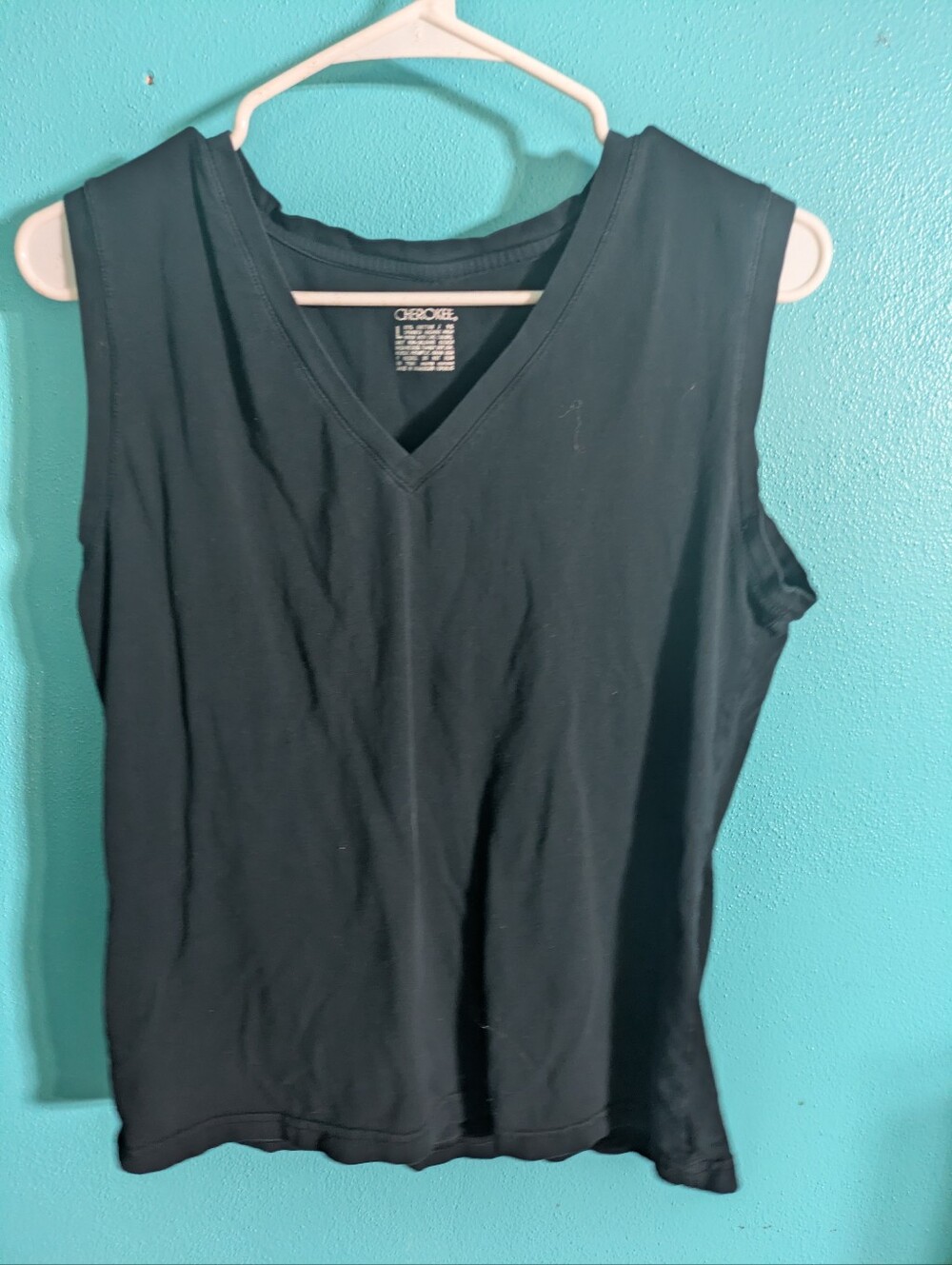 Classic Black V-Neck Tank – Summer Essential! ☀️